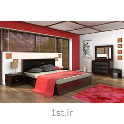 طراحی دکوراسیون داخلی اتاق خواب با سبک مدرن با رنگبندی سفید - قرمز و کف قهوه ای روشن